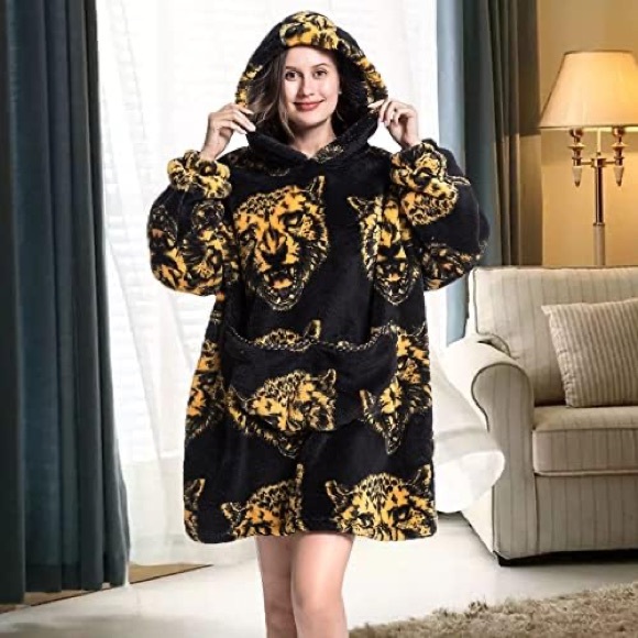 🐆 Sherpa Blanket Hoodie - Picture 2 of 6